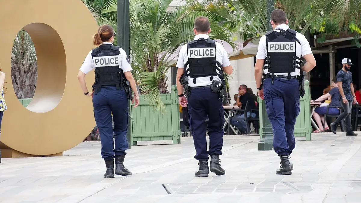 Policjant bez matury: zarobki i ścieżka kariery 2025