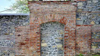 Zarobki murarza w Polsce 2025 – ile zarabia murarz?