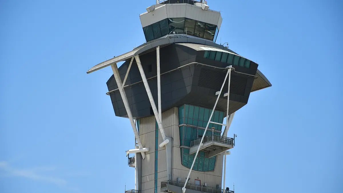 Zarobki kontrolera ruchu lotniczego w Polsce i na świecie