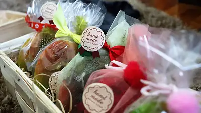 Jak oszczędzać na prezentach? Kreatywne pomysły na niedrogie