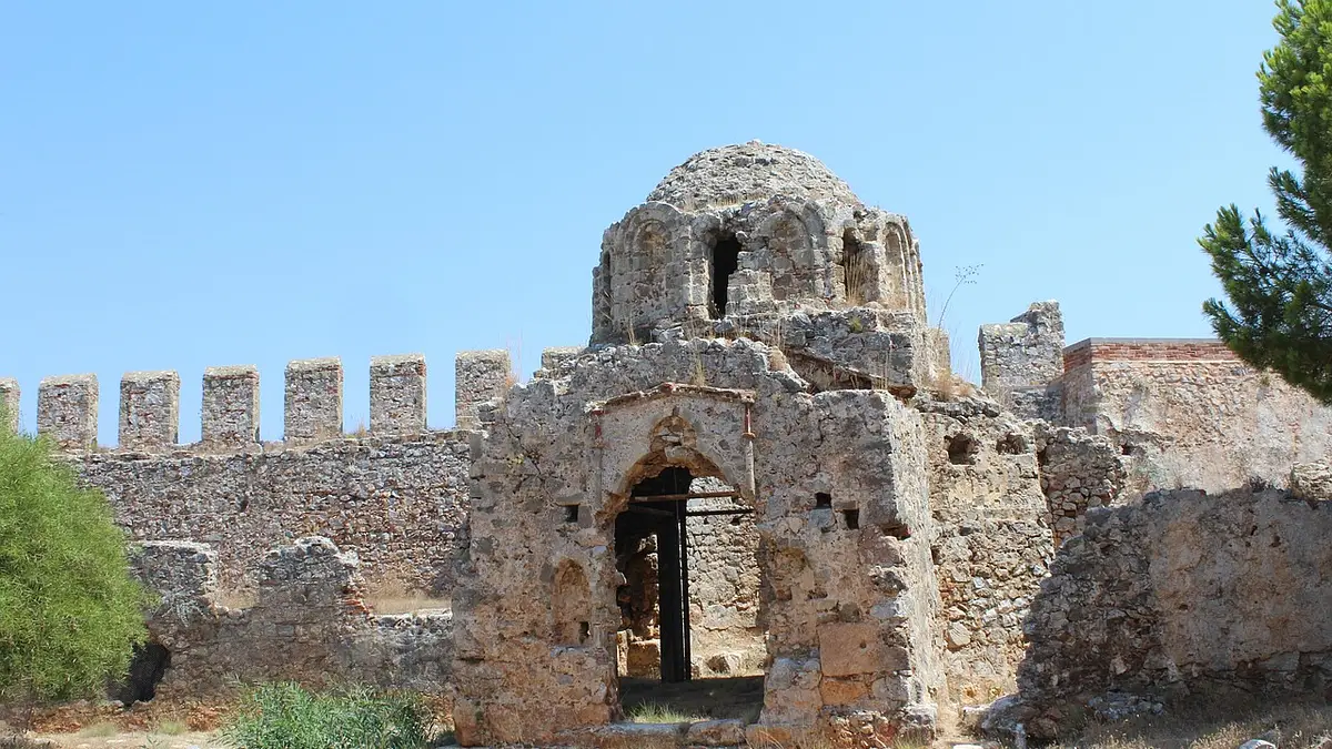 Średnie zarobki proboszcza w Polsce – fakty i porady