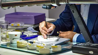 Technik dentystyczny – zarobki, praca i perspektywy w Polsce