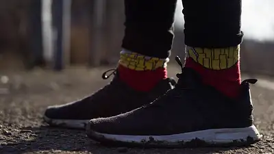 Kolorowe skarpetki męskie – modowy hit i stylowe porady