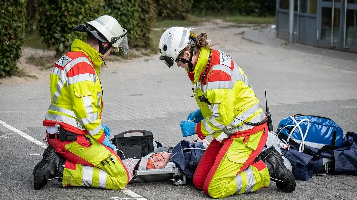 Czy można zostać ratownikiem medycznym bez matury? Wymagania
