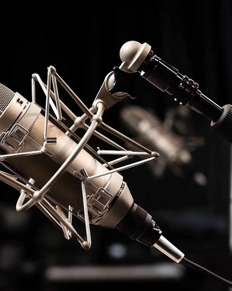 Ile zarabia lektor? Zarobki i perspektywy pracy lektora