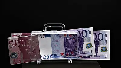 Jak zarobić 100 tysięcy złotych? Sprawdzone metody 2025