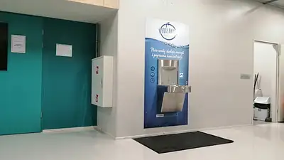 Dystrybutory do wody w firmie – wygoda i oszczędność