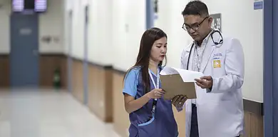 Ile zarabia asystent osoby niepełnosprawnej? Sprawdź