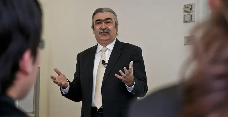 Ile zarabia nauczyciel akademicki w Polsce?