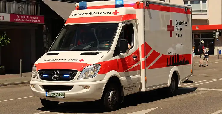 Ile zarabia kierowca karetki? Sprawdź aktualne stawki