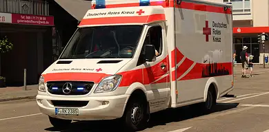 Ile zarabia kierowca karetki? Sprawdź aktualne stawki