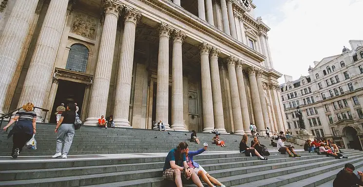 Praca po liceum: opcje i porady