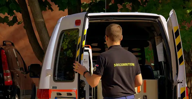 Ile zarabia ratownik medyczny w karetce?