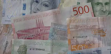 Ile koron zabrać do Szwecji? Porady budżetowe
