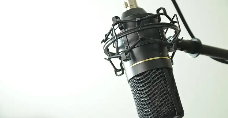 Jak zarabiać na kanale ASMR? Poradnik dla początkujących