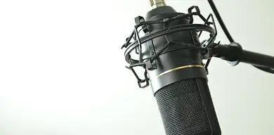 Jak zarabiać na kanale ASMR? Poradnik dla początkujących