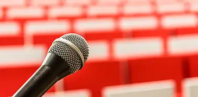 Ile zarabia wykładowca na uczelni? Sprawdź dane