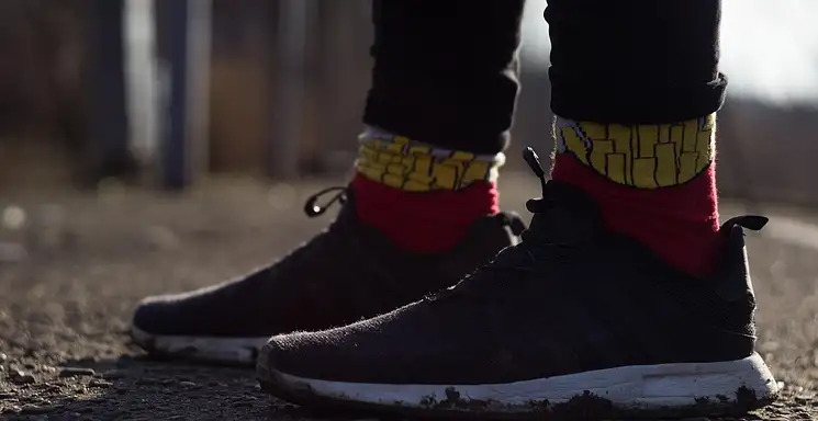 Kolorowe skarpetki męskie – modowy hit na co dzień