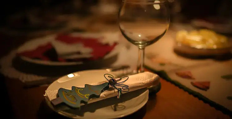 Jak przygotować się finansowo na święta? Poradnik