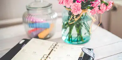 Praktyczne dodatki do kalendarzy książkowych – porady