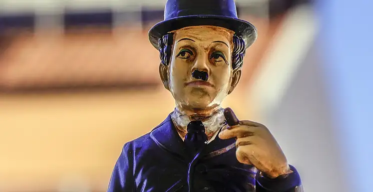 Ile zarabia aktor w teatrze? Średnie zarobki