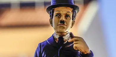 Ile zarabia aktor w teatrze? Średnie zarobki