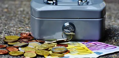 Wypłata gotówki w Żabce: instrukcja krok po kroku