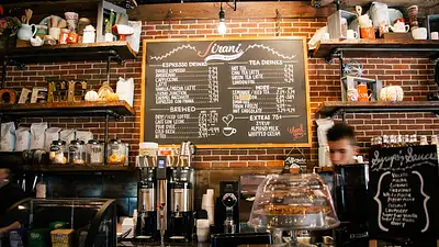 Zarobki baristy w Polsce 2025 – ile naprawdę zarabia barista