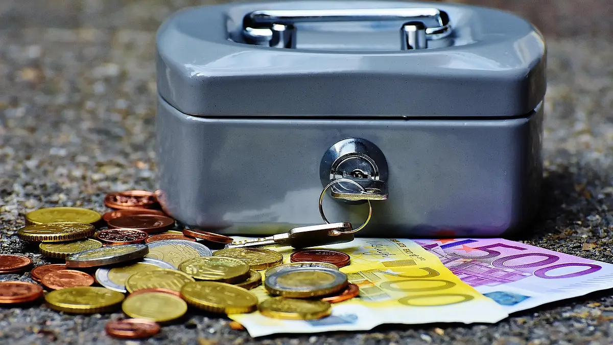 Wypłata gotówki w Żabce – jak skorzystać z cashbacku?