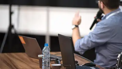 Wynagrodzenie wykładowcy na prywatnej uczelni – zarobki i cz