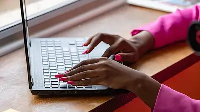 Jak zarabiać na pisaniu e-booków – sprawdzone strategie 2025
